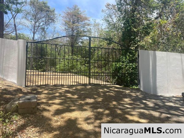 17 Acres Property with Investment Opportunity EL Oro - Image 2
