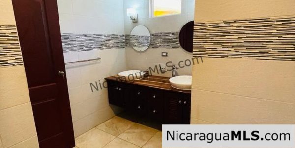 6.1 2 Bedroom Las Escadas Townhouse For Sale Close to Town - Image 17