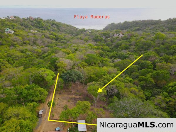 Beautiful lot within walking distance of Playa Maderas