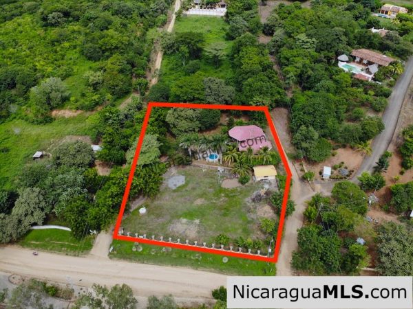3 bedroom house with rental apartment within walking distance to the beach - Image 3