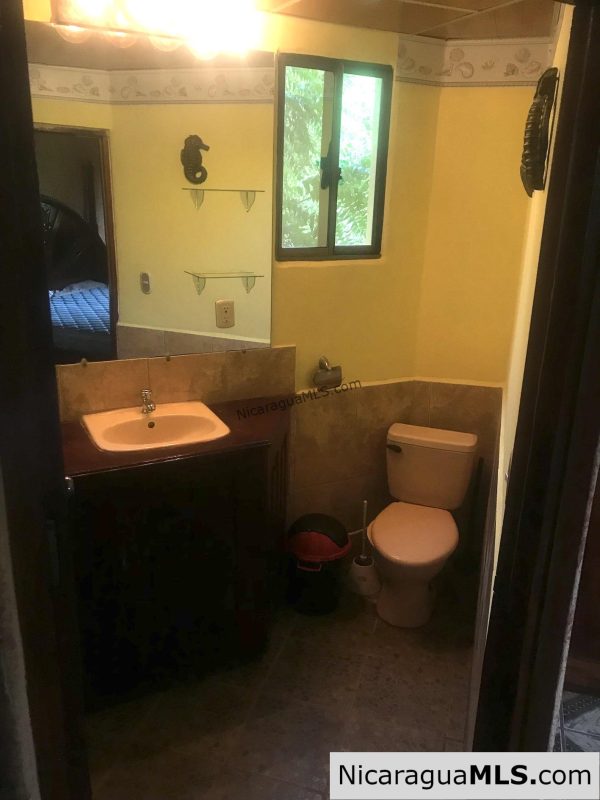 3 bedroom house with rental apartment within walking distance to the beach - Image 14