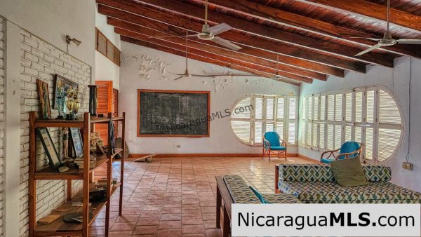 Beachfront Corner In Town Exceptionally Large Commercial Property - Image 15