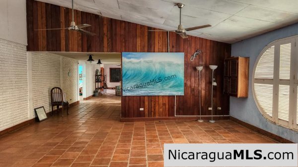 Beachfront Corner In Town Exceptionally Large Commercial Property - Image 16