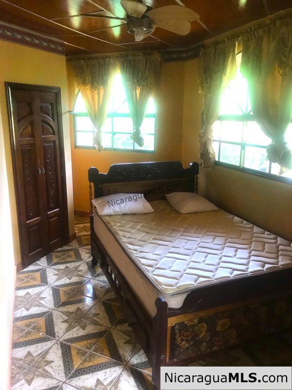 3 bedroom house with rental apartment within walking distance to the beach - Image 13