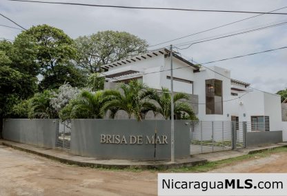 Casa Brisa de Mar in La Talanguera steps from the San Juan del Sur sand