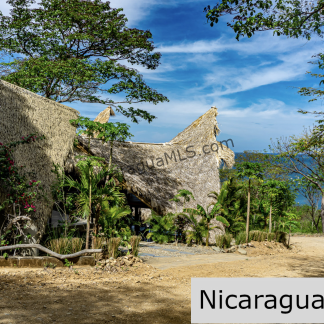Unique & Stylish Jungle Hideaway in Costa Dulce Sleeps 18