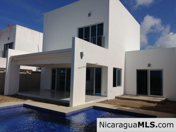 3 bedroom house in Vistas de Miramar neighborhood - Image 12