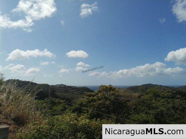 3 bedroom house in Vistas de Miramar neighborhood - Image 13