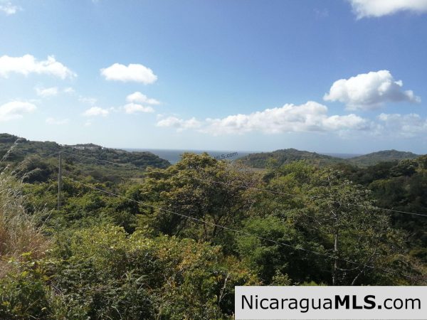 3 bedroom house in Vistas de Miramar neighborhood - Image 14