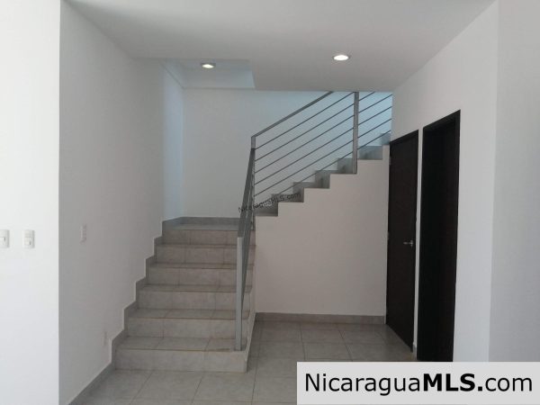 3 bedroom house in Vistas de Miramar neighborhood - Image 18