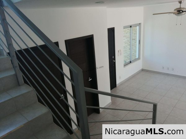 3 bedroom house in Vistas de Miramar neighborhood - Image 20