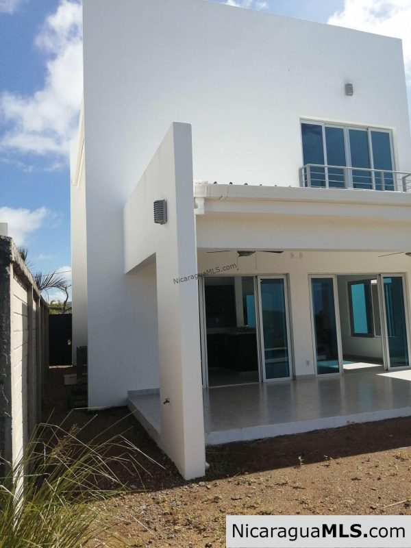 3 bedroom house in Vistas de Miramar neighborhood - Image 7