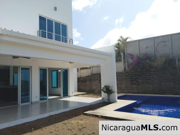 3 bedroom house in Vistas de Miramar neighborhood - Image 8