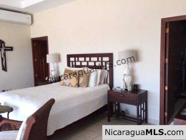 4 bedroom beachfront house at the Aposentillo famous surf break - Image 2