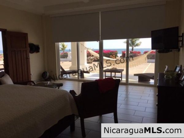 4 bedroom beachfront house at the Aposentillo famous surf break - Image 15