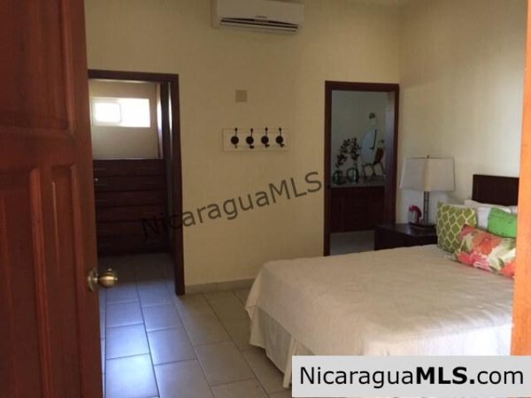 4 bedroom beachfront house at the Aposentillo famous surf break - Image 14