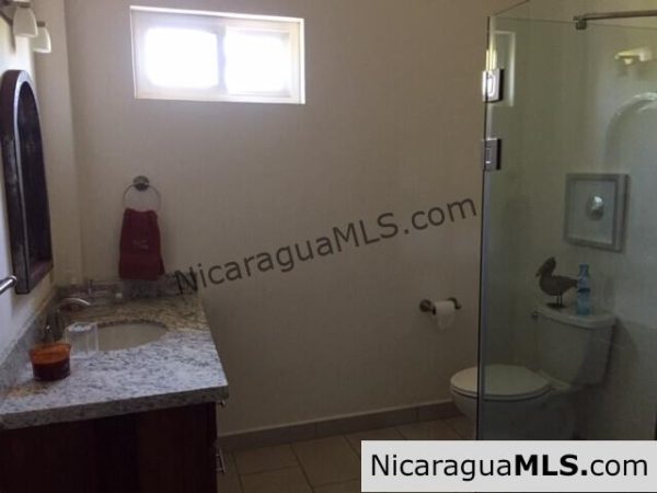 4 bedroom beachfront house at the Aposentillo famous surf break - Image 11