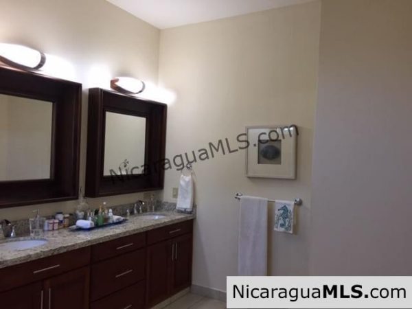 4 bedroom beachfront house at the Aposentillo famous surf break - Image 9