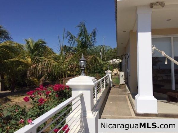 4 bedroom beachfront house at the Aposentillo famous surf break - Image 3