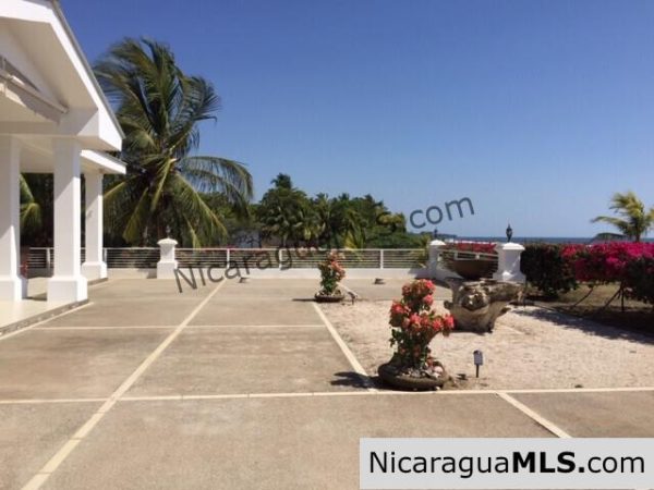 4 bedroom beachfront house at the Aposentillo famous surf break - Image 4