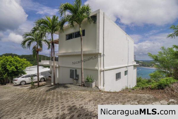Casa Del Cielo, a turnkey property in Brisas del Pacifico - Image 5