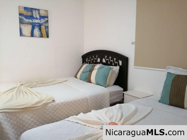 Modern Apartment near the center of town! - Image 6
