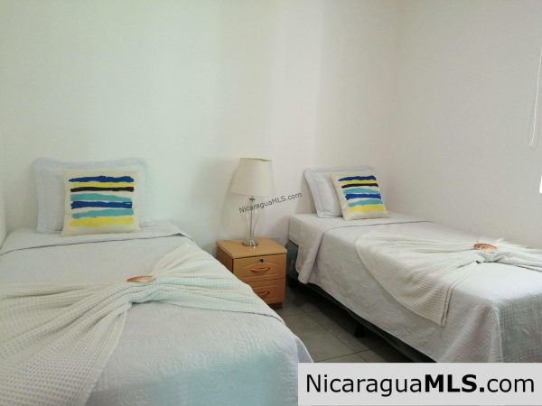 Modern Apartment near the center of town! - Image 8
