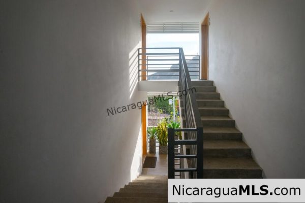 Modern Apartment near the center of town! - Image 14