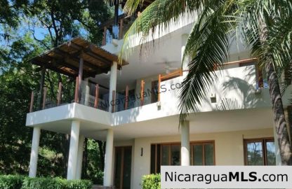 Condo C2 in Guacalito de la Isla!