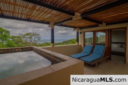 Penthouse Condo F6 in Guacalito de la Isla