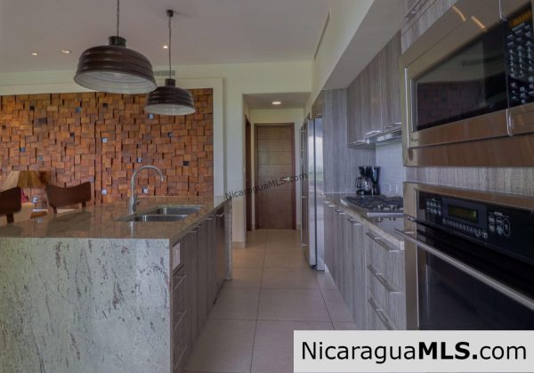 Penthouse Condo F6 in Guacalito de la Isla - Image 10