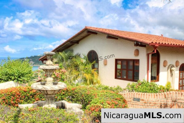 Casa Fantasia Pelican Eyes Ocean View Top of Hill