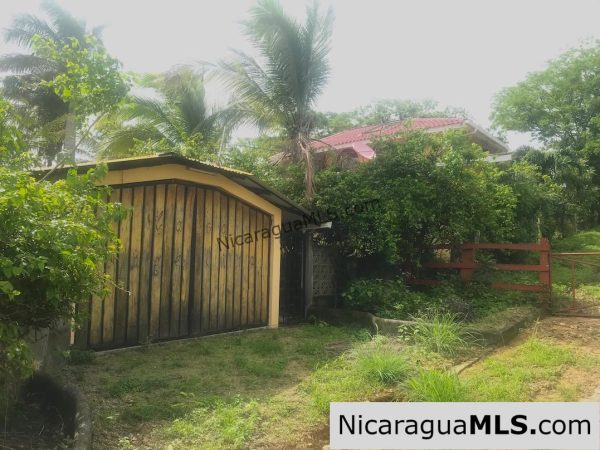 3 bedroom house with rental apartment within walking distance to the beach - Image 17