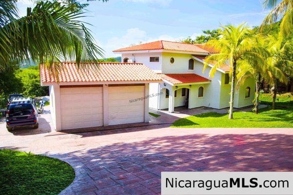 Luxury House in Lomas de Palermo - Image 3