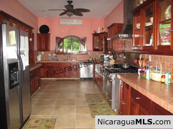 Large Colonial Style Home - Image 5