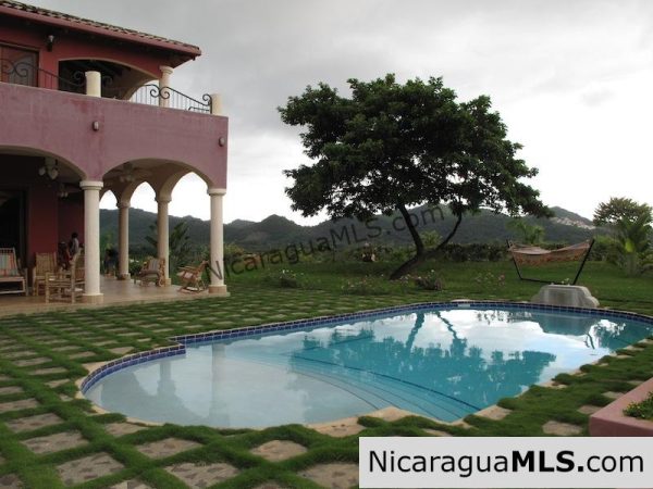 Large Colonial Style Home - Image 2
