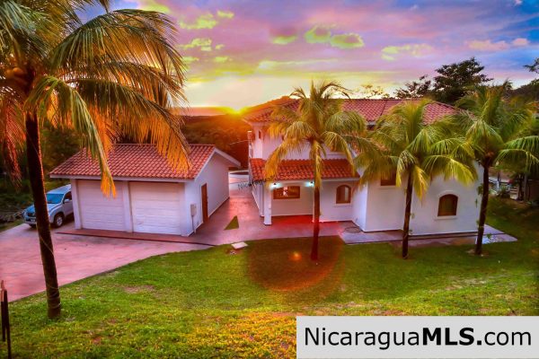 Luxury House in Lomas de Palermo - Image 4