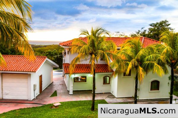 Luxury House in Lomas de Palermo - Image 12