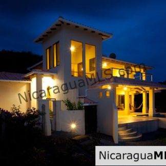Casa Perry at Los Miradores