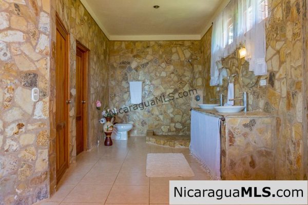 Casa Carmella 5 Bedroom House for Rent at Los Miradores - Image 9