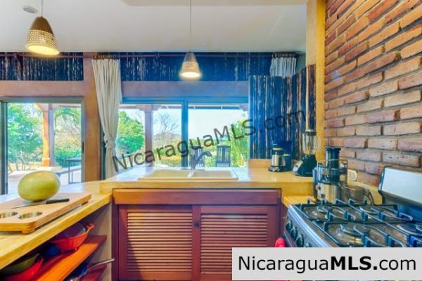 Ocean View Villa in San Juan del Sur - Image 4