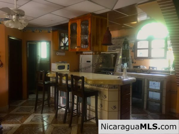 3 bedroom house with rental apartment within walking distance to the beach - Image 9