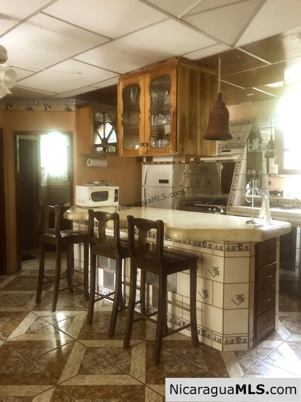 3 bedroom house with rental apartment within walking distance to the beach - Image 10