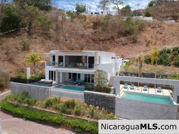 Two-story house with 5 bedrooms and ocean views in La Joya, San Juan del Sur-Nicaragua - Image 3