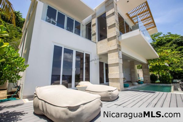 Two-story house with 5 bedrooms and ocean views in La Joya, San Juan del Sur-Nicaragua - Image 4