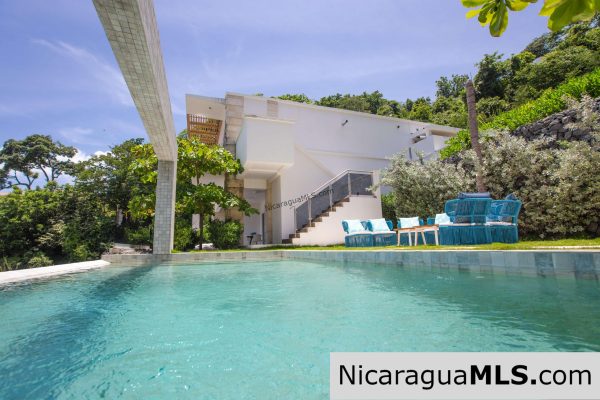 Two-story house with 5 bedrooms and ocean views in La Joya, San Juan del Sur-Nicaragua - Image 9