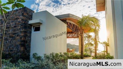 La Santa Mar ­a A Paradise in the Making