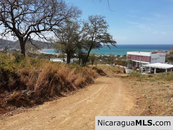 Build your dream vacation home right here! - Image 9
