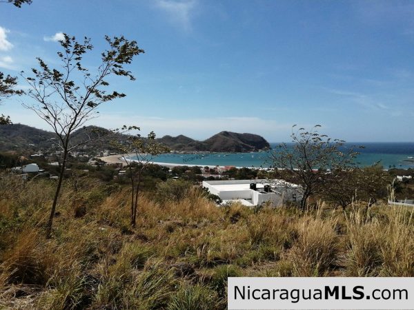 Build your dream vacation home right here!