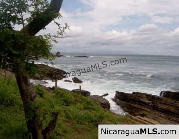 Beachfront property in Paradise Bay - Image 10